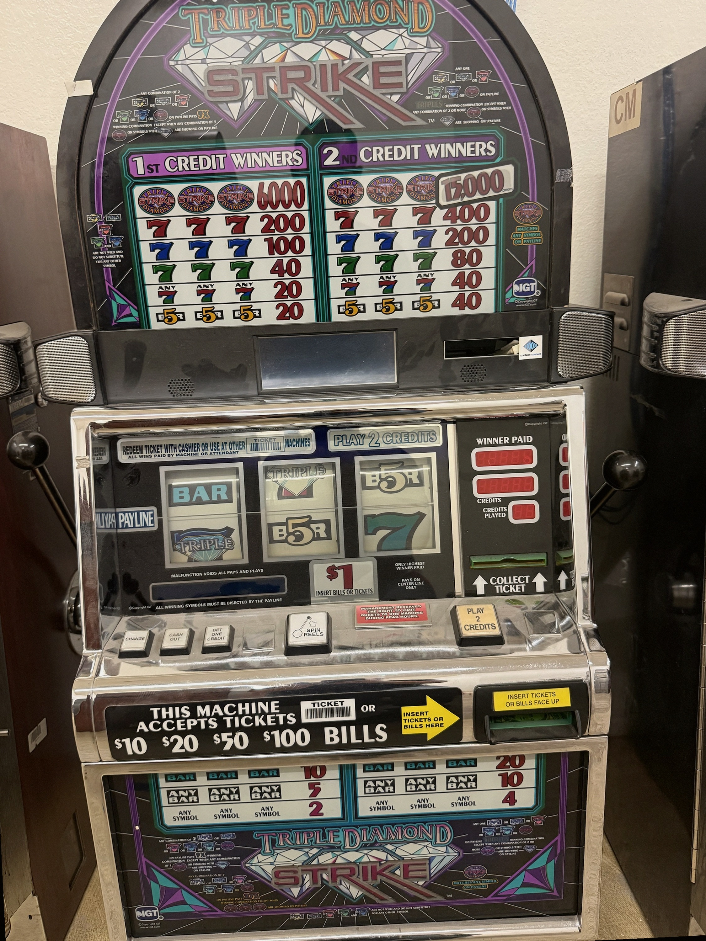 IGT S2000 Triple Diamond Strike 3-Reel Machine